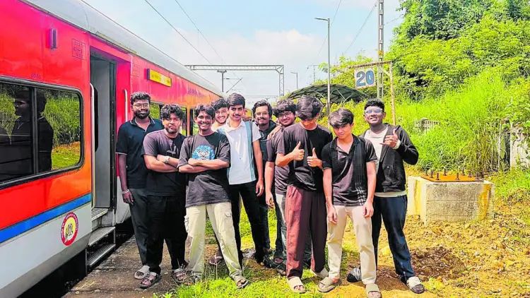 ಸಮುದ್ರದಲ್ಲಿ ಆಟವಾಡುತ್ತಿದ್ದ 10 ಯುವಕರಲ್ಲಿ 3 ನೀರುಪಾಲು ಸಮುದ್ರದಲ್ಲಿ ಆಟವಾಡುತ್ತಿದ್ದ 10 ಯುವಕರಲ್ಲಿ 3 ನೀರುಪಾಲು