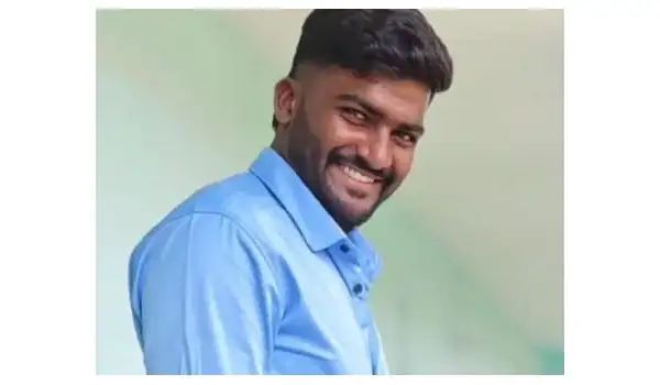 ಗೆಳತಿಯರೊಂದಿಗೆ ಪಾರ್ಕ್ ನಲ್ಲಿ ಕುಳಿತಿದ್ದ ವಿಡಿಯೋ ವೈರಲ್ : ಯುವಕ ಆತ್ಮಹತ್ಯೆ ಗೆಳತಿಯರೊಂದಿಗೆ ಪಾರ್ಕ್ ನಲ್ಲಿ ಕುಳಿತಿದ್ದ ವಿಡಿಯೋ ವೈರಲ್ : ಯುವಕ ಆತ್ಮಹತ್ಯೆ