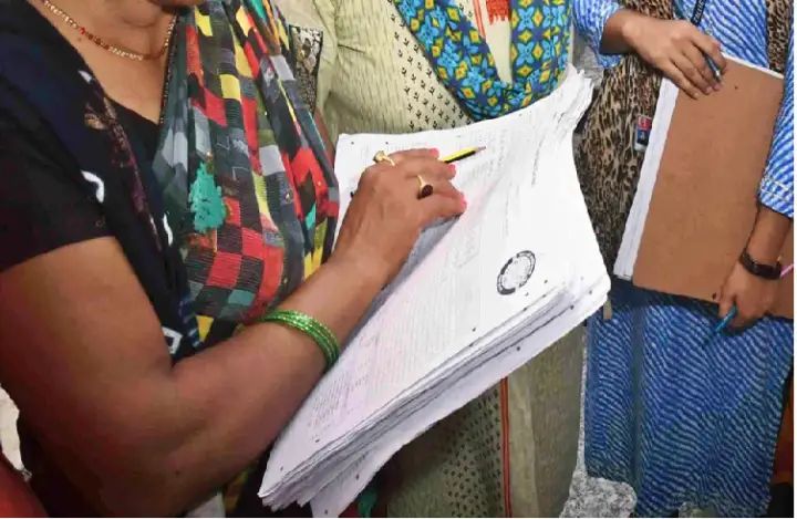 ಬೆಂಗಳೂರು ಹೊರತುಪಡಿಸಿ ರಾಜ್ಯಾದ್ಯಂತ ಇಂದಿನಿಂದ ಜಾತಿ ಗಣತಿ ಆರಂಭ ಬೆಂಗಳೂರು ಹೊರತುಪಡಿಸಿ ರಾಜ್ಯಾದ್ಯಂತ ಇಂದಿನಿಂದ ಜಾತಿ ಗಣತಿ ಆರಂಭ