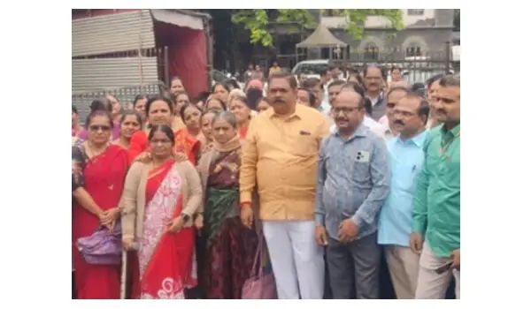 ಸಾಮಾಜಿಕ ಹಾಗೂ ಶೈಕ್ಷಣಿಕ ಸಮೀಕ್ಷೆ ವಿರೋಧಿಸಿ ಶಿಕ್ಷಕರ ಪ್ರತಿಭಟನೆ ಸಾಮಾಜಿಕ ಹಾಗೂ ಶೈಕ್ಷಣಿಕ ಸಮೀಕ್ಷೆ ವಿರೋಧಿಸಿ ಶಿಕ್ಷಕರ ಪ್ರತಿಭಟನೆ