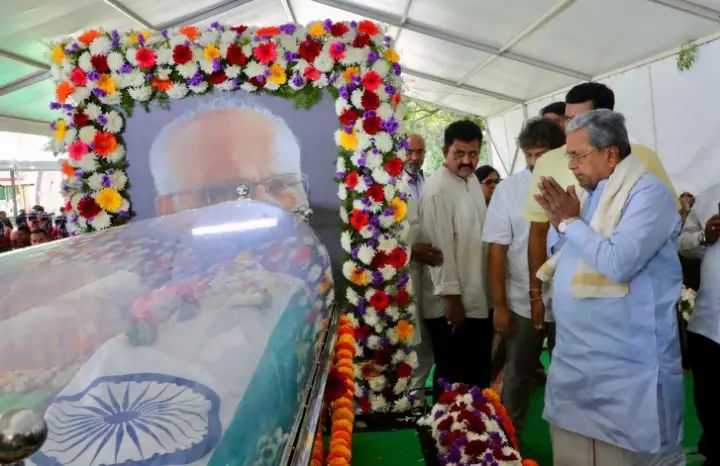 ಹಿರಿಯ ಸಾಹಿತಿ ಎಸ್.ಎಲ್ ಭೈರಪ್ಪನವರ ಸ್ಮಾರಕ ನಿರ್ಮಾಣ : ಸಿಎಂ ಘೋಷಣೆ ಹಿರಿಯ ಸಾಹಿತಿ ಎಸ್.ಎಲ್ ಭೈರಪ್ಪನವರ ಸ್ಮಾರಕ ನಿರ್ಮಾಣ : ಸಿಎಂ ಘೋಷಣೆ