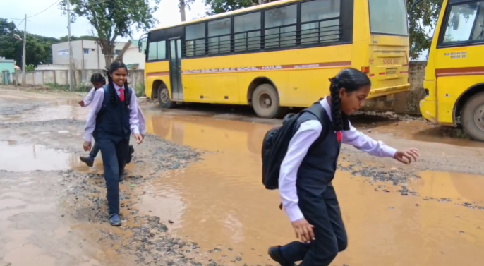  ಅಧಿಕಾರಿಗಳೇ ಈ ರಸ್ತೆ ನೋಡಿ ಬನ್ನಿ