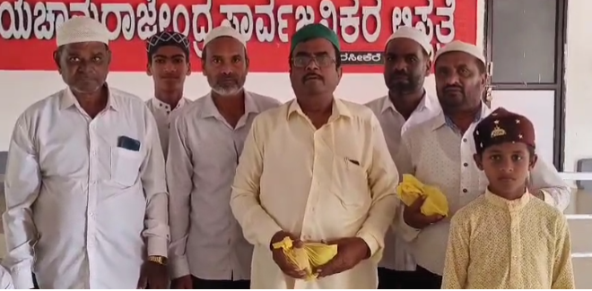 ಹಜರತ್ ಮಹಮ್ಮದ್ ಪೈಗಂಬರ್ ರವರ ಜನ್ಮದಿನದ ಪ್ರಯುಕ್ತ ಬಝ್ಮೆ ಫಾರೂಕಿಯ ಮದ್ರೇಸಾ ವತಿಯಿಂದ ರೋಗಿಗಳಿಗೆ ಹಣ್ಣು ಹಂಪಲು ವಿತರಣೆ. ಹಜರತ್ ಮಹಮ್ಮದ್ ಪೈಗಂಬರ್ ರವರ ಜನ್ಮದಿನದ ಪ್ರಯುಕ್ತ ಬಝ್ಮೆ ಫಾರೂಕಿಯ ಮದ್ರೇಸಾ ವತಿಯಿಂದ ರೋಗಿಗಳಿಗೆ ಹಣ್ಣು ಹಂಪಲು ವಿತರಣೆ.