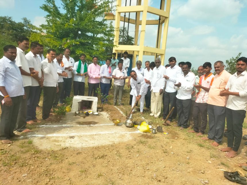 ಶ್ರೀ ಮಲ್ಲಿಕಾರ್ಜುನ ದೇವಸ್ಥಾನ ಕಟ್ಟಡಕ್ಕೆ ಚಾಲನೆ ಶ್ರೀ ಮಲ್ಲಿಕಾರ್ಜುನ ದೇವಸ್ಥಾನ ಕಟ್ಟಡಕ್ಕೆ ಚಾಲನೆ