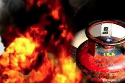 ದೀಪದಿಂದ ಅವಾಂತರ : ಸಿಲಿಂಡರ್ ಸ್ಫೋಟಗೊಂಡು 8 ಜನರಿಗೆ ಗಂಭೀರ ಗಾಯ