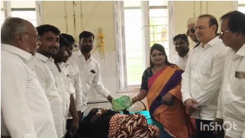 ಮಾಜಿ ಶಾಸಕ ಅಶೋಕ ಖೇಣಿ ಹುಟ್ಟುಹಬ್ಬದ ನಿಮಿತ್ತ ರೋಗಿಗಳಿಗೆ ಹಣ್ಣು ಹಂಪಲು ವಿತರಣೆ ಮಾಜಿ ಶಾಸಕ ಅಶೋಕ ಖೇಣಿ ಹುಟ್ಟುಹಬ್ಬದ ನಿಮಿತ್ತ ರೋಗಿಗಳಿಗೆ ಹಣ್ಣು ಹಂಪಲು ವಿತರಣೆ