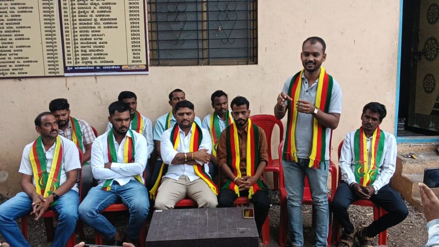 ಅಥಣಿ: ಗಡಿನಾಡಿನಲ್ಲಿ ಕನ್ನಡ ಜಾಗೃತಿ – ಬೃಹತ್ ಬೈಕ್ ರ್ಯಾಲಿ ಆಯೋಜನೆ ಅಥಣಿ: ಗಡಿನಾಡಿನಲ್ಲಿ ಕನ್ನಡ ಜಾಗೃತಿ – ಬೃಹತ್ ಬೈಕ್ ರ್ಯಾಲಿ ಆಯೋಜನೆ