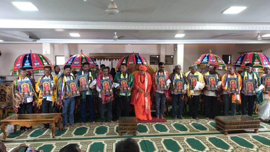 ಸಹಕಾರಿ ಸಂಘದ ನೂತನ ನಿರ್ದೇಶಕರಿಗೆ ಸತ್ಕಾರ ಸಹಕಾರಿ ಸಂಘದ ನೂತನ ನಿರ್ದೇಶಕರಿಗೆ ಸತ್ಕಾರ