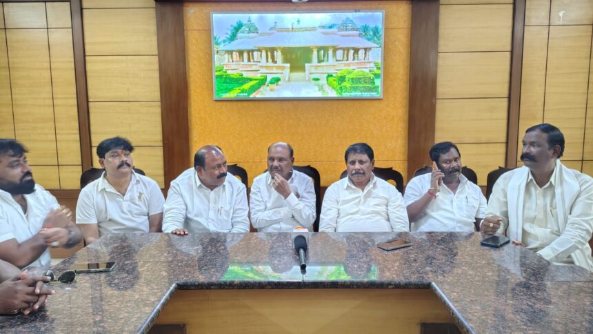 ಜಾತಿಗಣತಿಗೆ ಹೆಚ್ಚಿನ ಕಾಲಾವಕಾಶ ಬೇಕು: ಹನಮಂತ ಅಲ್ಕೋಡ್ ಜಾತಿಗಣತಿಗೆ ಹೆಚ್ಚಿನ ಕಾಲಾವಕಾಶ ಬೇಕು: ಹನಮಂತ ಅಲ್ಕೋಡ್