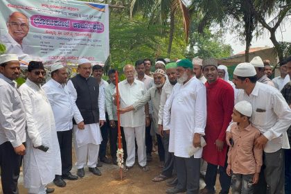 ಐ ಮಸ್ಕ್ ಲೈಟ್ ಅಳವಡಿಕೆಗೆ ಮತ್ತು ದರ್ಗಾ ಮಸೀದಿಗೆ ಭೂಮಿ ಪೂಜೆ ನೆರವೇರಿಸಿದ ಎನ್ ವೈ ಗೋಪಾಲಕೃಷ್ಣ