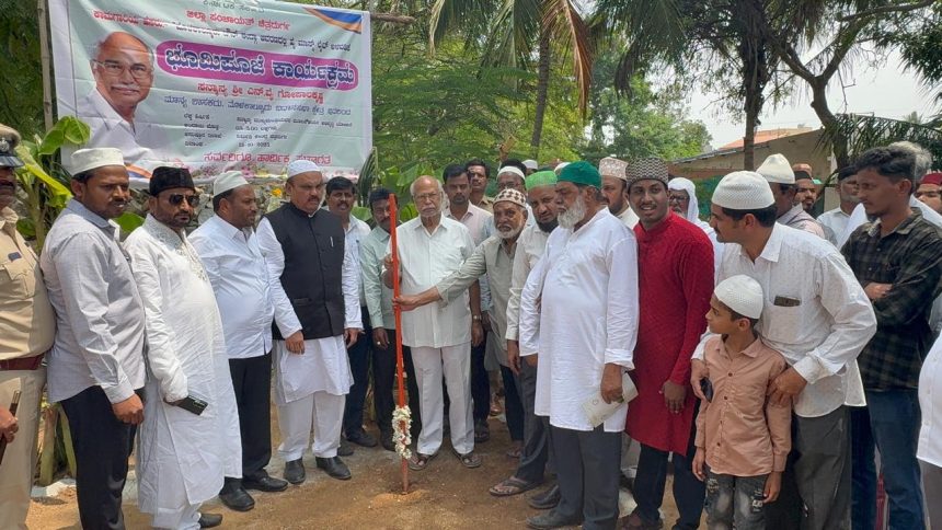 ಐ ಮಸ್ಕ್ ಲೈಟ್ ಅಳವಡಿಕೆಗೆ ಮತ್ತು ದರ್ಗಾ ಮಸೀದಿಗೆ ಭೂಮಿ ಪೂಜೆ ನೆರವೇರಿಸಿದ ಎನ್ ವೈ ಗೋಪಾಲಕೃಷ್ಣ ಐ ಮಸ್ಕ್ ಲೈಟ್ ಅಳವಡಿಕೆಗೆ ಮತ್ತು ದರ್ಗಾ ಮಸೀದಿಗೆ ಭೂಮಿ ಪೂಜೆ ನೆರವೇರಿಸಿದ ಎನ್ ವೈ ಗೋಪಾಲಕೃಷ್ಣ