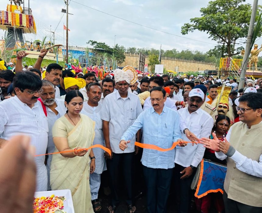 ಸಚಿವ ಸತೀಶ ಜಾರಕಿಹೊಳಿ ಅವರಿಂದ ಕಿತ್ತೂರ ಉತ್ಸವಕ್ಕೆ ಚಾಲನೆ ಸಚಿವ ಸತೀಶ ಜಾರಕಿಹೊಳಿ ಅವರಿಂದ ಕಿತ್ತೂರ ಉತ್ಸವಕ್ಕೆ ಚಾಲನೆ