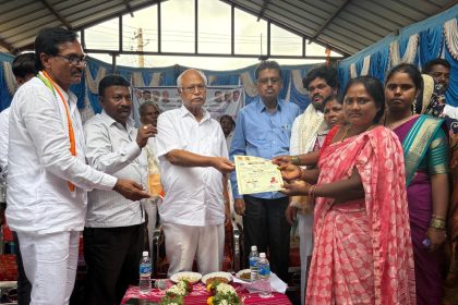 ಸುಡುಗಾಡು ಸಿದ್ದರ ನಿವೇಶನಗಳಿಗೆ ಹಕ್ಕು ಪತ್ರ ವಿತರಣೆ ಮಾಡಿದ ಶಾಸಕ ಎನ್ ವೈ ಗೋಪಾಲಕೃಷ್ಣ