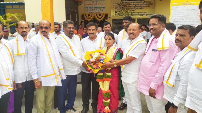 ರಾಜಾನುಕುಂಟೆ ಗ್ರಾಮ ಪಂಚಾಯಿತಿಗೆ ನೂತನ ಅಧ್ಯಕ್ಷರಾಗಿ ಅವಿರೋಧ ಆಯ್ಕೆ ರಾಜಾನುಕುಂಟೆ ಗ್ರಾಮ ಪಂಚಾಯಿತಿಗೆ ನೂತನ ಅಧ್ಯಕ್ಷರಾಗಿ ಅವಿರೋಧ ಆಯ್ಕೆ