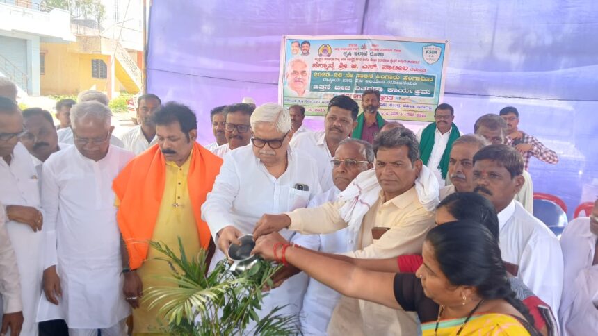 ರಸಗೊಬ್ಬರ, ಕೀಟನಾಶಕ, ಬೀಜಗಳನ್ನು ಆಕ್ರಮವಾಗಿ ದಾಸ್ತಾನು ಮಾಡುವುವರ ವಿರುದ್ಧ ಕಠಿಣ ಕ್ರಮ : ಶಾಸಕ ಜಿ ಎಸ್ ಪಾಟೀಲ ರಸಗೊಬ್ಬರ, ಕೀಟನಾಶಕ, ಬೀಜಗಳನ್ನು ಆಕ್ರಮವಾಗಿ ದಾಸ್ತಾನು ಮಾಡುವುವರ ವಿರುದ್ಧ ಕಠಿಣ ಕ್ರಮ : ಶಾಸಕ ಜಿ ಎಸ್ ಪಾಟೀಲ