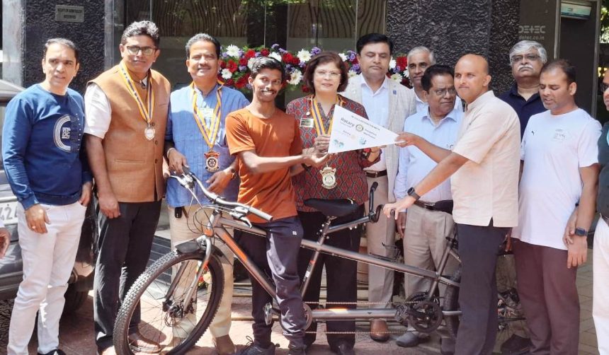 ವಿಕಲಚೇತನರಿಗೆ, ಅಂಧರಿಗೆ ಟ್ಯಾಂಡೆಮ್ ಸೈಕಲ್ ವಿತರಿಸಿದ ರೋಟರಿ ವಿಕಲಚೇತನರಿಗೆ, ಅಂಧರಿಗೆ ಟ್ಯಾಂಡೆಮ್ ಸೈಕಲ್ ವಿತರಿಸಿದ ರೋಟರಿ