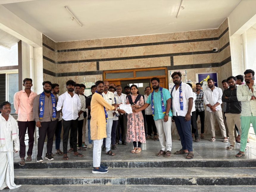 ವಕೀಲ ಕಿಶೋರ್ ರಾಕೇಶ್ ವಿರುದ್ಧ ಸೂಕ್ತ ಕಾನೂನು ಕ್ರಮ ಹಾಗೂ ಕಠಿಣ ಶಿಕ್ಷೆಗೆ ಗುರಿಪಡಿಸುವಂತೆ ಬಿಎಸ್ಪಿ ಮನವಿ. ವಕೀಲ ಕಿಶೋರ್ ರಾಕೇಶ್ ವಿರುದ್ಧ ಸೂಕ್ತ ಕಾನೂನು ಕ್ರಮ ಹಾಗೂ ಕಠಿಣ ಶಿಕ್ಷೆಗೆ ಗುರಿಪಡಿಸುವಂತೆ ಬಿಎಸ್ಪಿ ಮನವಿ.