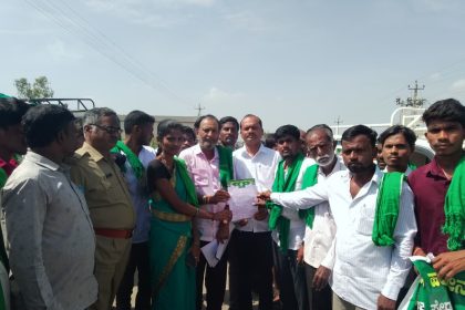 ಮುಧೋಳ ನಲ್ಲಿ ರೈತ ಸಂಘ ಬೃಹತ್ ಪ್ರತಿಭಟನೆ.