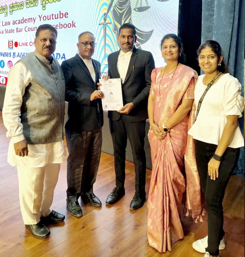 ಅಮನ ಕುಲಕರ್ಣಿಗೆ ವಕೀಲ ವೃತ್ತಿ ಪ್ರಮಾಣ ಪತ್ರ ಅಮನ ಕುಲಕರ್ಣಿಗೆ ವಕೀಲ ವೃತ್ತಿ ಪ್ರಮಾಣ ಪತ್ರ