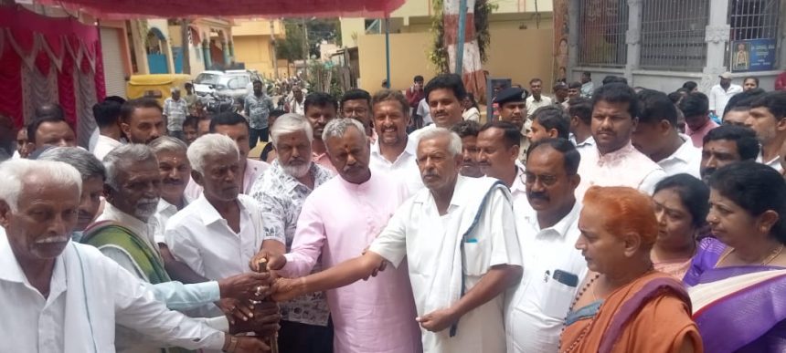 ಅಂದ್ರಹಳ್ಳಿಯಲ್ಲಿ ಒಳಚರಂಡಿ ಕಾಮಗಾರಿಗೆ ಚಾಲನೆ : ಶಾಸಕ ಎಸ್ ಟಿ ಸೋಮಶೇಖರ್ ಅಂದ್ರಹಳ್ಳಿಯಲ್ಲಿ ಒಳಚರಂಡಿ ಕಾಮಗಾರಿಗೆ ಚಾಲನೆ : ಶಾಸಕ ಎಸ್ ಟಿ ಸೋಮಶೇಖರ್