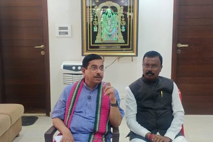 ಕಾಂಗ್ರೆಸ್ ಸರ್ಕಾರ ಅಹಂಕಾರದಿಂದ ಮಾತನಾಡುತ್ತದೆ-  ಕೆಂದ್ರ ಸಚಿವ ಜೋಶಿ  ಹೇಳಿಕೆ