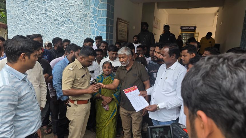 ಆತ್ಮಹತ್ಯೆಗೆ ಶರಣಾದ ಯುವಕನಿಗೆ ನ್ಯಾಯ ಒದಗಿಸಲು ಕರವೇ ಆಗ್ರಹ