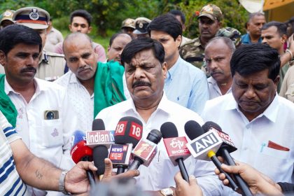 ಹುಲಿ ದಾಳಿಗೆ ಸಾವನ್ನಪ್ಪಿದ ರಾಜಶೇಖರ್ ನಿವಾಸಕ್ಕೆ ಸಚಿವ ಮಹದೇವಪ್ಪ ಭೇಟಿ