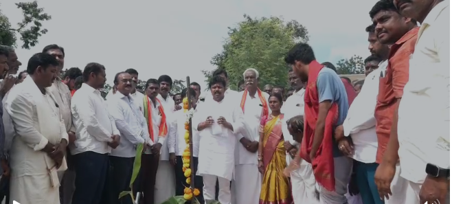 ಕಲ್ಯಾಣ ಮಂಟಪ ಕಾಮಗಾರಿಗೆ ಶಾಸಕ ದದ್ದಲ್ ರಿಂದ ಚಾಲನೆ ಕಲ್ಯಾಣ ಮಂಟಪ ಕಾಮಗಾರಿಗೆ ಶಾಸಕ ದದ್ದಲ್ ರಿಂದ ಚಾಲನೆ