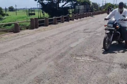 ಬೇಡಕಿಹಾಳದ ದೂದಗಂಗಾ ಸೇತುವೆ ಶಿಥಿಲ: ಆತಂಕದಲ್ಲಿ ಪ್ರಯಾಣಿಕರು