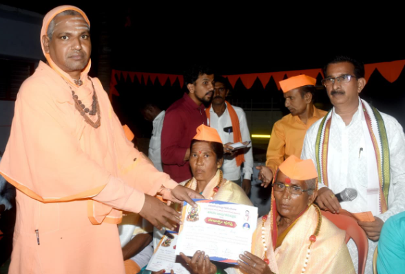 ಭಜನೆ ಕೀರ್ತನೆ ಗೀಗಿಪದ ಹಾಡುಗಳು ಮರೆಮಾಚಿ ಹೋಗುತ್ತಿವೆ : ಹಿರಿಯ ಮುಖಂಡ ವೀರಭದ್ರಯ್ಯ ಸಾಲಿ ಕಳವಳ ಭಜನೆ ಕೀರ್ತನೆ ಗೀಗಿಪದ ಹಾಡುಗಳು ಮರೆಮಾಚಿ ಹೋಗುತ್ತಿವೆ : ಹಿರಿಯ ಮುಖಂಡ ವೀರಭದ್ರಯ್ಯ ಸಾಲಿ ಕಳವಳ