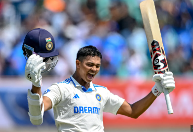 ಜೈಸ್ವಾಲ್ ಭರ್ಜರಿ ಶತಕ: ಬೃಹತ್ ಮೊತ್ತದತ್ತ ಭಾರತ ಜೈಸ್ವಾಲ್ ಭರ್ಜರಿ ಶತಕ: ಬೃಹತ್ ಮೊತ್ತದತ್ತ ಭಾರತ