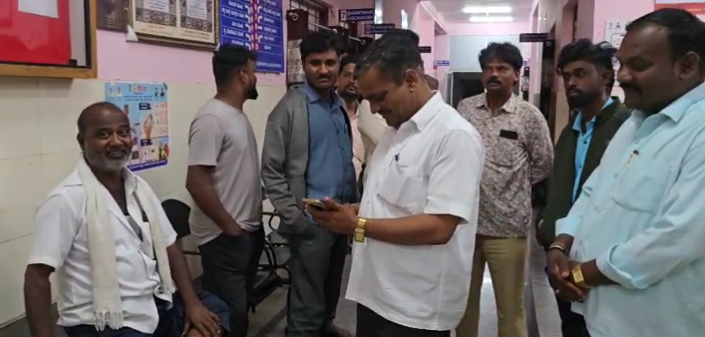 ಹತ್ತು ಜನರಿಗೆ ಕಚ್ಚಿದ ಹುಚ್ಚ ನಾಯಿ ಹತ್ತು ಜನರಿಗೆ ಕಚ್ಚಿದ ಹುಚ್ಚ ನಾಯಿ