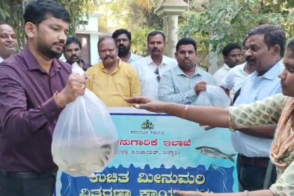 ಕೃಷಿ ಹೊಂಡವಿರುವ ರೈತರಿಗೆ ಮೀನುಮರಿಗಳ ವಿತರಣೆ