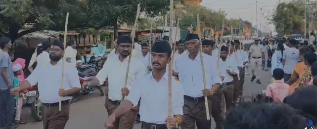 ಚಿಂಚೋಳಿ ಪಟ್ಟಣದಲ್ಲಿ ಆರ್ ಎಸ್ ಎಸ್ ಪಥ ಸಂಚಲನ ಚಿಂಚೋಳಿ ಪಟ್ಟಣದಲ್ಲಿ ಆರ್ ಎಸ್ ಎಸ್ ಪಥ ಸಂಚಲನ