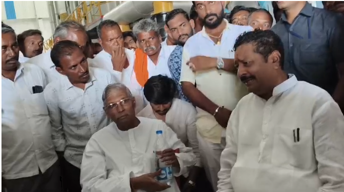 2025-26 ನೇ ಸಾಲಿನ ಕಬ್ಬು ನುರಿಸುವ ಹಂಗಾಮಿಗೆ ಚಾಲನೆ 2025-26 ನೇ ಸಾಲಿನ ಕಬ್ಬು ನುರಿಸುವ ಹಂಗಾಮಿಗೆ ಚಾಲನೆ