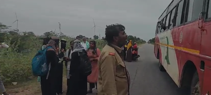 ಡಕೋಟಾ ಸರಕಾರಿ ಬಸ್ಸಿಗೆ ಹೈರಾಣ ಆದ ವಿದ್ಯಾರ್ಥಿಗಳು : ಗಮನಹರಿಸದ ಶಾಸಕರು ಡಕೋಟಾ ಸರಕಾರಿ ಬಸ್ಸಿಗೆ ಹೈರಾಣ ಆದ ವಿದ್ಯಾರ್ಥಿಗಳು : ಗಮನಹರಿಸದ ಶಾಸಕರು