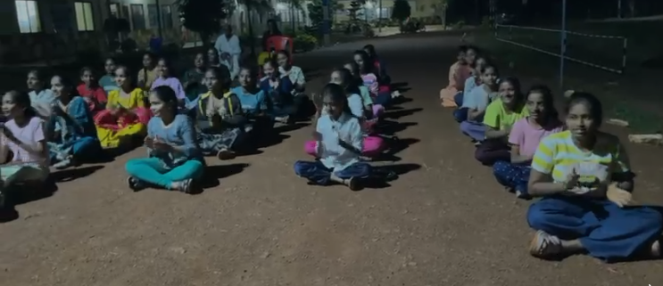 ಸ್ಕೌಟ್ಸ್ ಅಂಡ್ ಗೈಡ್ಸ್ ವಿದ್ಯಾರ್ಥಿಗಳಿಂದ ಕ್ಯಾಂಪ್ ಫೈರ್ ಸ್ಕೌಟ್ಸ್ ಅಂಡ್ ಗೈಡ್ಸ್ ವಿದ್ಯಾರ್ಥಿಗಳಿಂದ ಕ್ಯಾಂಪ್ ಫೈರ್