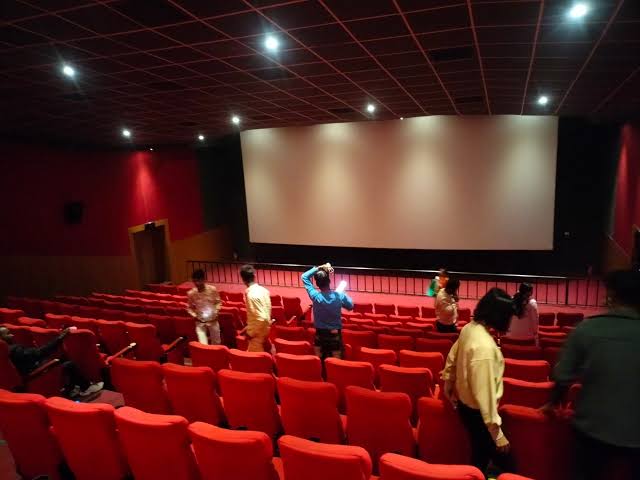 ಕನ್ನಡ ರಾಜ್ಯೋತ್ಸವ : ಒಂದು ವಾರ ಚಿತ್ರಮಂದಿರಗಳಲ್ಲಿ ಕನ್ನಡ ಸಿನಿಮಾ ಕಡ್ಡಾಯ ಕನ್ನಡ ರಾಜ್ಯೋತ್ಸವ : ಒಂದು ವಾರ ಚಿತ್ರಮಂದಿರಗಳಲ್ಲಿ ಕನ್ನಡ ಸಿನಿಮಾ ಕಡ್ಡಾಯ