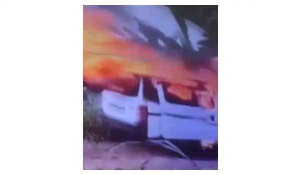 ಆಸ್ತಿ ವಿಚಾರವಾಗಿ ಗಲಾಟೆ : ಪತಿಯ ಕಾರಿಗೆ ಬೆಂಕಿ ಹಚ್ಚಿದ ಪತ್ನಿ ಆಸ್ತಿ ವಿಚಾರವಾಗಿ ಗಲಾಟೆ : ಪತಿಯ ಕಾರಿಗೆ ಬೆಂಕಿ ಹಚ್ಚಿದ ಪತ್ನಿ