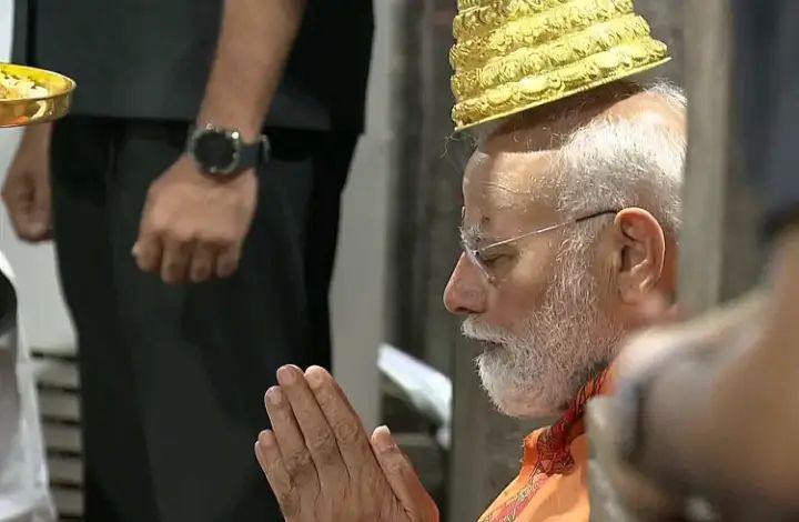 ಶ್ರೀ ಭ್ರಮರಾಂಬ ಮಲ್ಲಿಕಾರ್ಜುನ ಸ್ವಾಮಿ ದರ್ಶನ ಪಡೆದ ಮೋದಿ ಶ್ರೀ ಭ್ರಮರಾಂಬ ಮಲ್ಲಿಕಾರ್ಜುನ ಸ್ವಾಮಿ ದರ್ಶನ ಪಡೆದ ಮೋದಿ