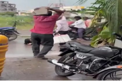 ನಡು ರಸ್ತೆಯಲ್ಲಿಯೇ ಪತ್ನಿ ಮಚ್ಚಿನಿಂದ ಹಲ್ಲೆ ನಡೆಸಿದ ಪತಿ