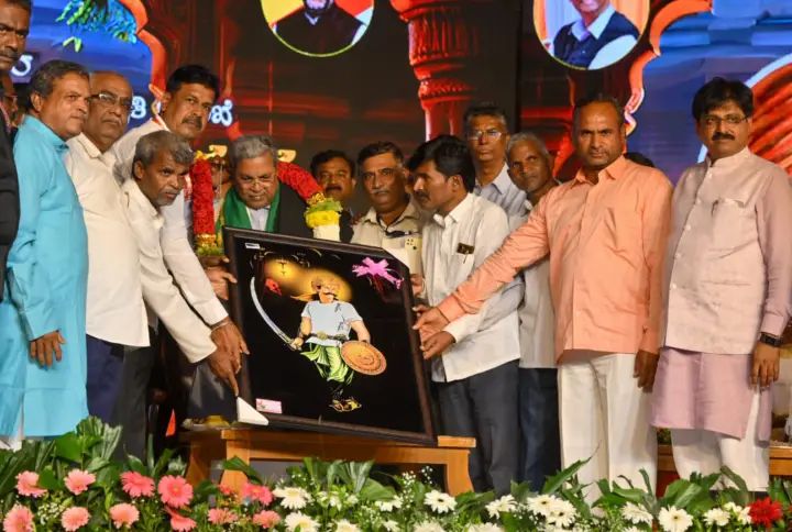 ಬೆಳಗಾವಿ ವಿಮಾನ ನಿಲ್ದಾಣಕ್ಕೆ ರಾಣಿ ಚನ್ನಮ್ಮ ಎಂದು ಹೆಸರಿಡಲು ಕೇಂದ್ರಕ್ಕೆ ಪತ್ರ : ಸಿದ್ದರಾಮಯ್ಯ ಬೆಳಗಾವಿ ವಿಮಾನ ನಿಲ್ದಾಣಕ್ಕೆ ರಾಣಿ ಚನ್ನಮ್ಮ ಎಂದು ಹೆಸರಿಡಲು ಕೇಂದ್ರಕ್ಕೆ ಪತ್ರ : ಸಿದ್ದರಾಮಯ್ಯ