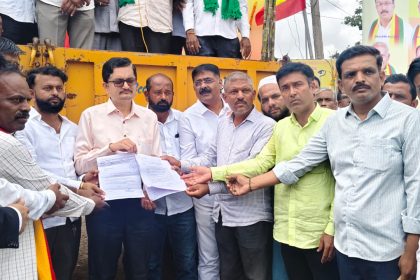 ರಾಜ್ಯದ ಹೆದ್ದಾರಿ ತಡೆದು ಪ್ರತಿಭಟನೆ