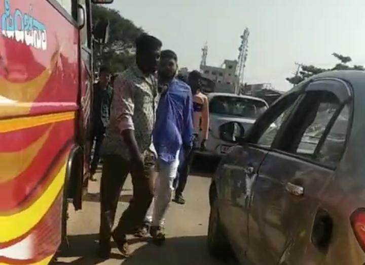 ಗ್ರಾಮ ಪಂಚಾಯತ ಸದಸ್ಯನ ಮೇಲೆ ಮಾರಣಾಂತಿಕ ಹಲ್ಲೆ ಗ್ರಾಮ ಪಂಚಾಯತ ಸದಸ್ಯನ ಮೇಲೆ ಮಾರಣಾಂತಿಕ ಹಲ್ಲೆ