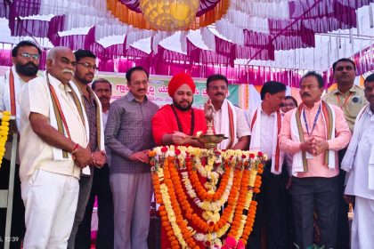 ಹಕಾರಿ ಕೆರೆ ಮತ್ತು ಸಾಮೂಹಿಕ ವರಮಹಾಲಕ್ಷ್ಮಿ ಪೂಜೆ