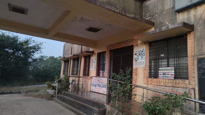 ಕಣಕುಂಬಿ ಸರಕಾರಿ ಆಸ್ಪತ್ರೆ ಸೇವೆ ಉತ್ತಮ ಪಡಿಸಲು ಒತ್ತಾಯ ಕಣಕುಂಬಿ ಸರಕಾರಿ ಆಸ್ಪತ್ರೆ ಸೇವೆ ಉತ್ತಮ ಪಡಿಸಲು ಒತ್ತಾಯ