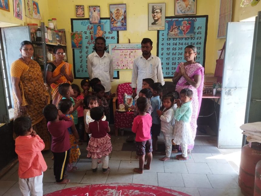 ಅಂಗನವಾಡಿ ಕೇಂದ್ರ 1 ರಲ್ಲಿ ಮಕ್ಕಳ ದಿನಾಚರಣೆ