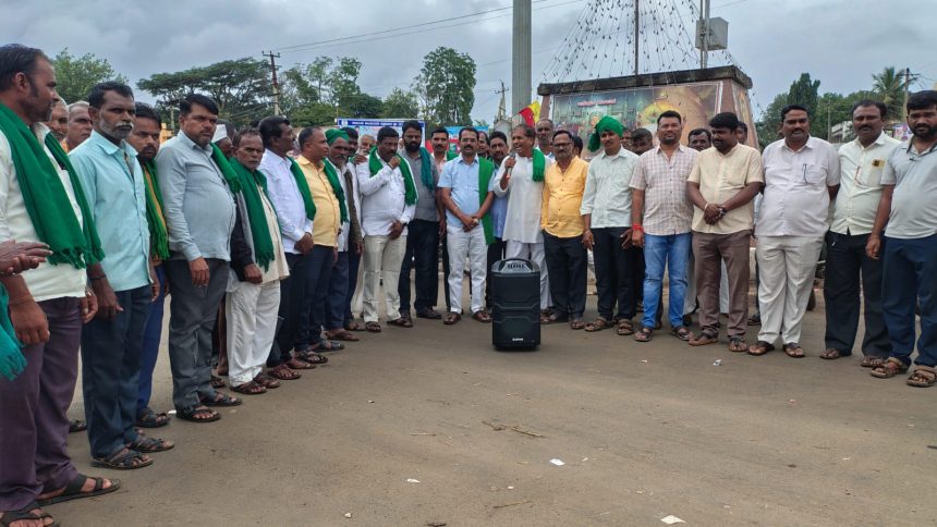 ನವೆಂಬರ್ 4 ರಂದು ಹುಕ್ಕೇರಿ ಬಂದ್ ಗೆ ಸಹಕರಿಸಲು ವಿನಂತಿ ನವೆಂಬರ್ 4 ರಂದು ಹುಕ್ಕೇರಿ ಬಂದ್ ಗೆ ಸಹಕರಿಸಲು ವಿನಂತಿ