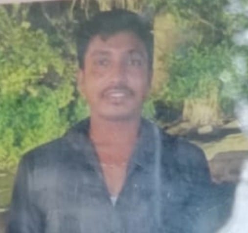 ವ್ಯಕ್ತಿಯ ಶವ ಪತ್ತೆ: ಶ್ವಾನ, ಬೆರಳಚ್ಚು ತಜ್ಞರು ಭೇಟಿ! ವ್ಯಕ್ತಿಯ ಶವ ಪತ್ತೆ: ಶ್ವಾನ, ಬೆರಳಚ್ಚು ತಜ್ಞರು ಭೇಟಿ!