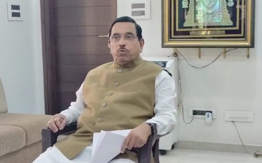 ಕಾಂಗ್ರೆಸ್ ಮುಳುಗುತ್ತಿರುವ ಹಡಗು  ಕೇಂದ್ರ ಸಚಿವ ಜೋಶಿ ಲೇವಡಿ